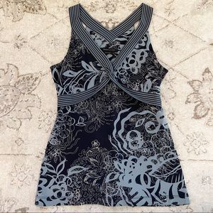 BCBGMaxAzria Printed Sleeveless Wrap Top Size Small